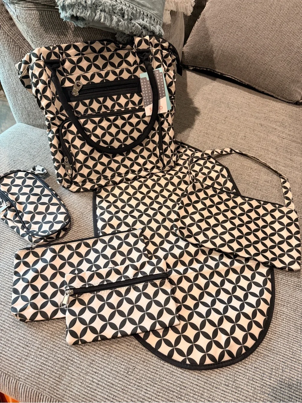 6 piece Geometric Black & Cream Tote Baby Bag Set Storage Pouches Changing mat